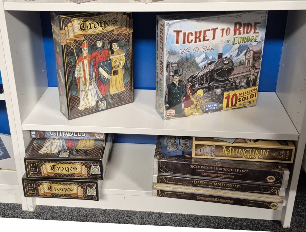 Board games: Troyes, Ticket to Ride - Europe, Munchkin Deluxe, Scounderells of Skullport